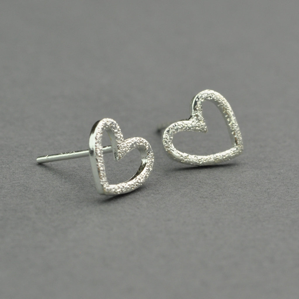 Shiny heart stud earring