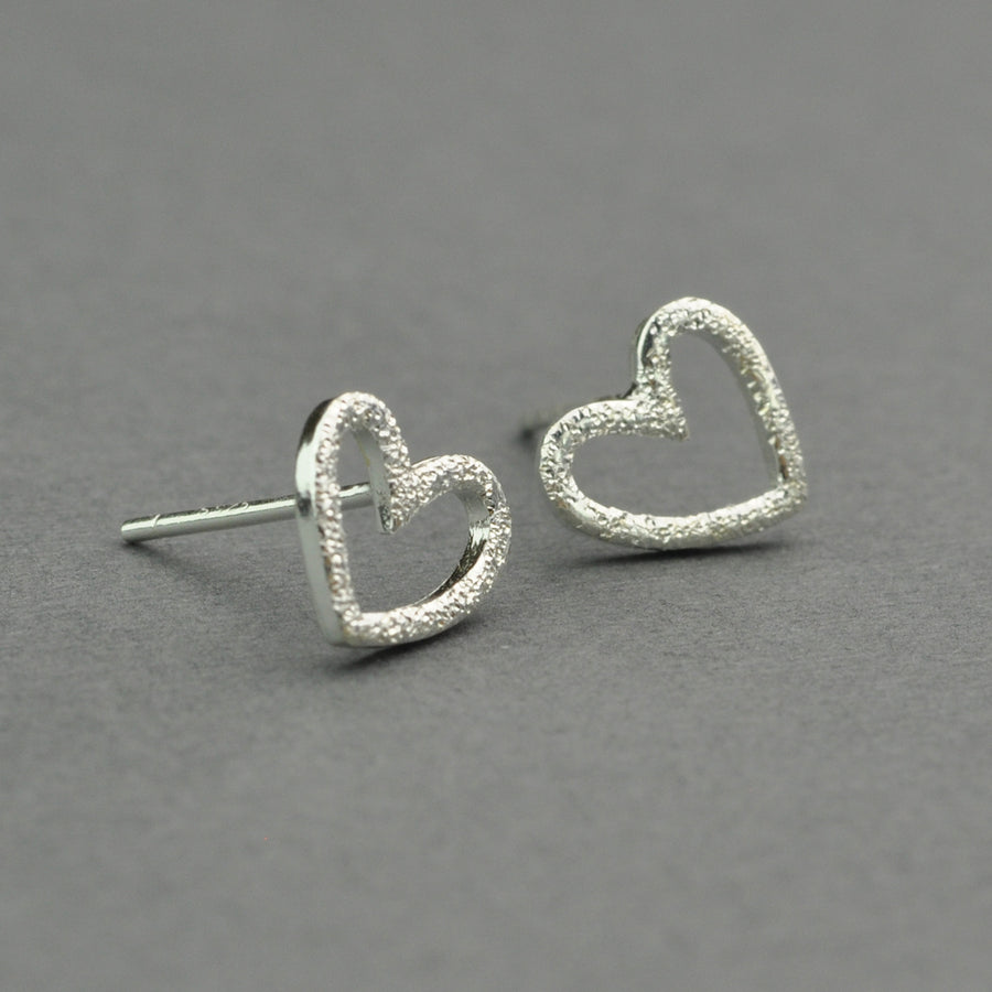 Shiny heart stud earring