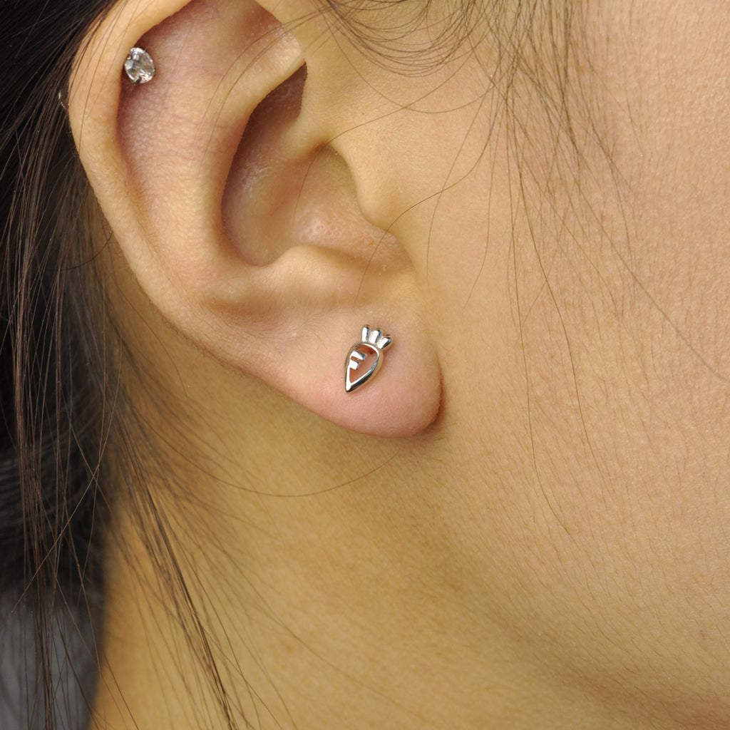 Carrots stud earring