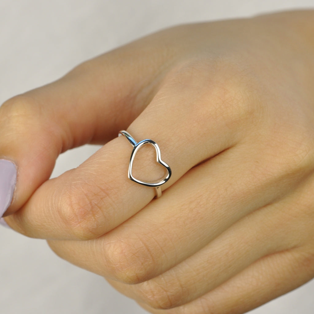 Minimalist heart ring