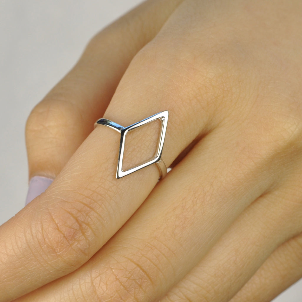 Rhombus ring