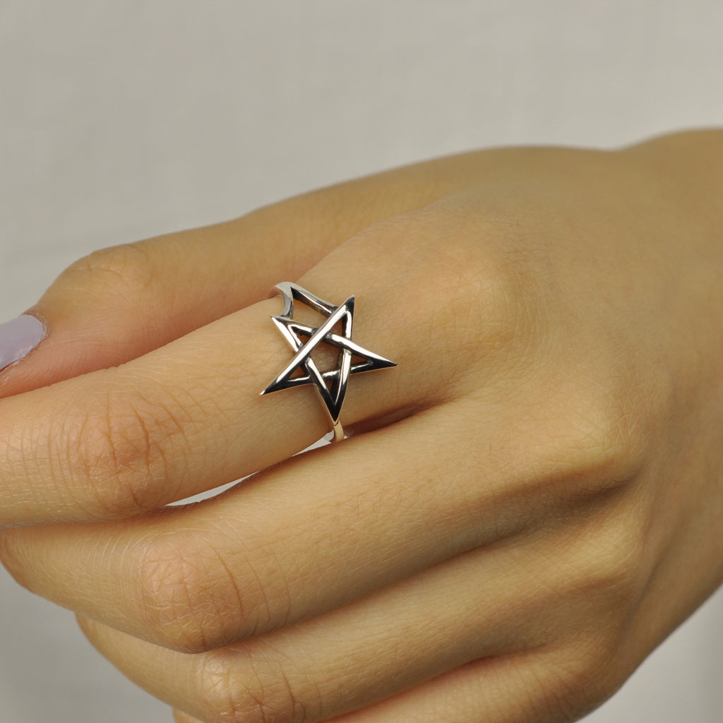 Minimalist braided star ring