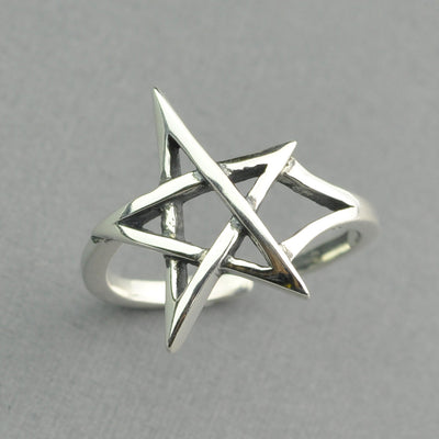 Minimalist braided star ring