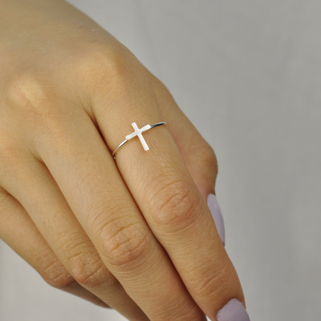 Satin cross ring
