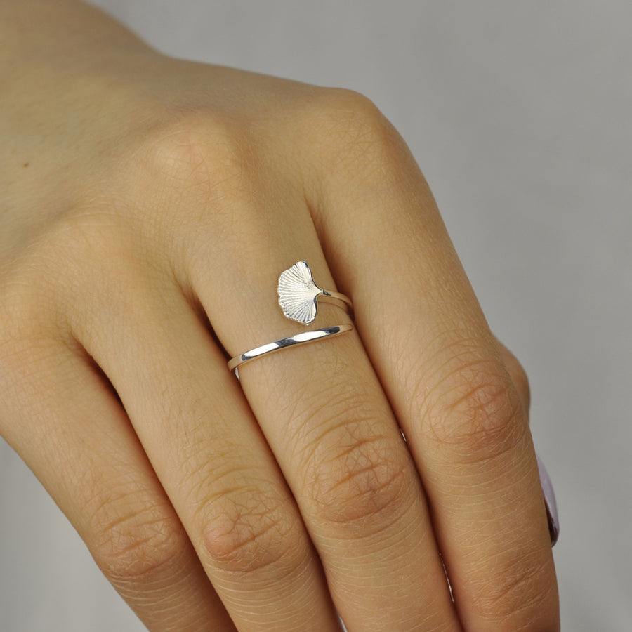 Ginkgo leaves ring